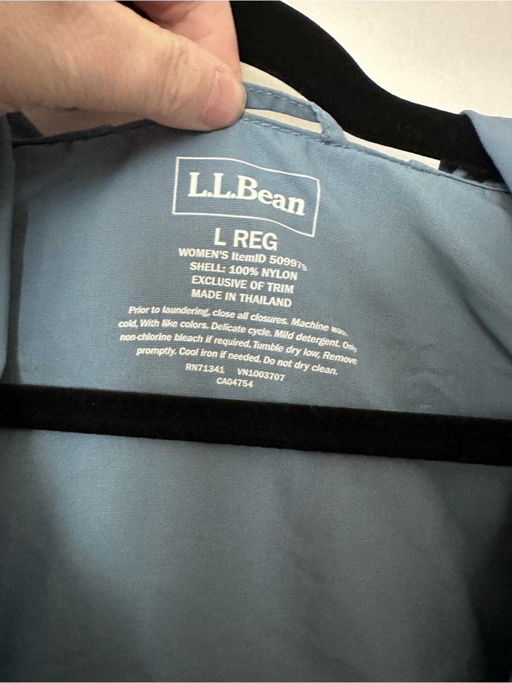 L.L. Bean Hooded Colorblock Windbreaker in Blue, Burgundy & Mauve size large - Picture 5 of 6